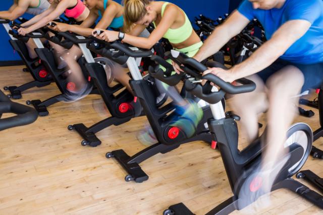 Skattestyrelsen strammer reglerne: Moms på fitness, dans, madlavning, sprog etc.